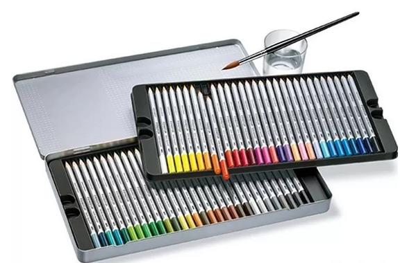 服装设计效果图入门指南，手绘初学者，第一步教你采纳的画材。