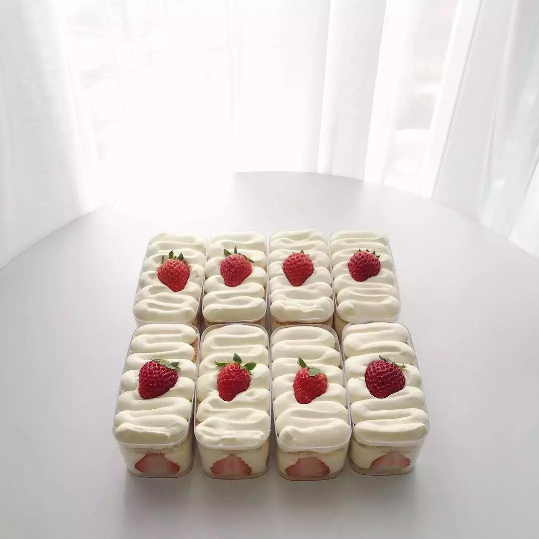 现在很火的草莓蛋糕,最新韩国草莓蛋糕