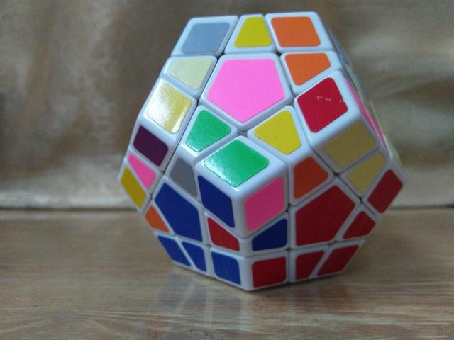 我和魔方做朋友的主题小报,我和魔方做朋友手绘