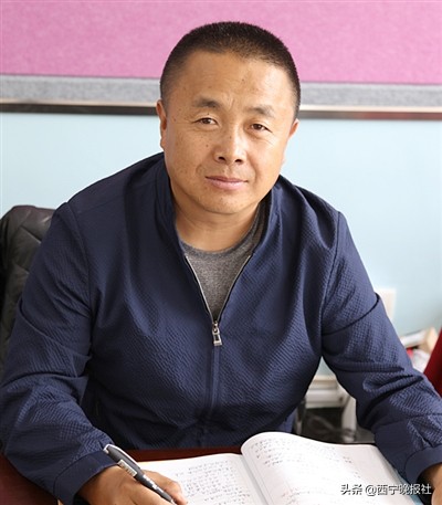 尊师重教功在当代利在千秋,尊师重教勿忘初心铸就千秋伟业