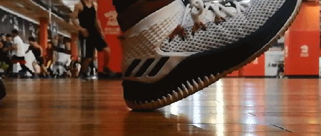 利拉德5最新款,利拉德5对比欧文5