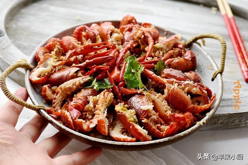 蒜蓉小龙虾不用油炸直接炒怎么做,小龙虾做法不油炸蒜蓉