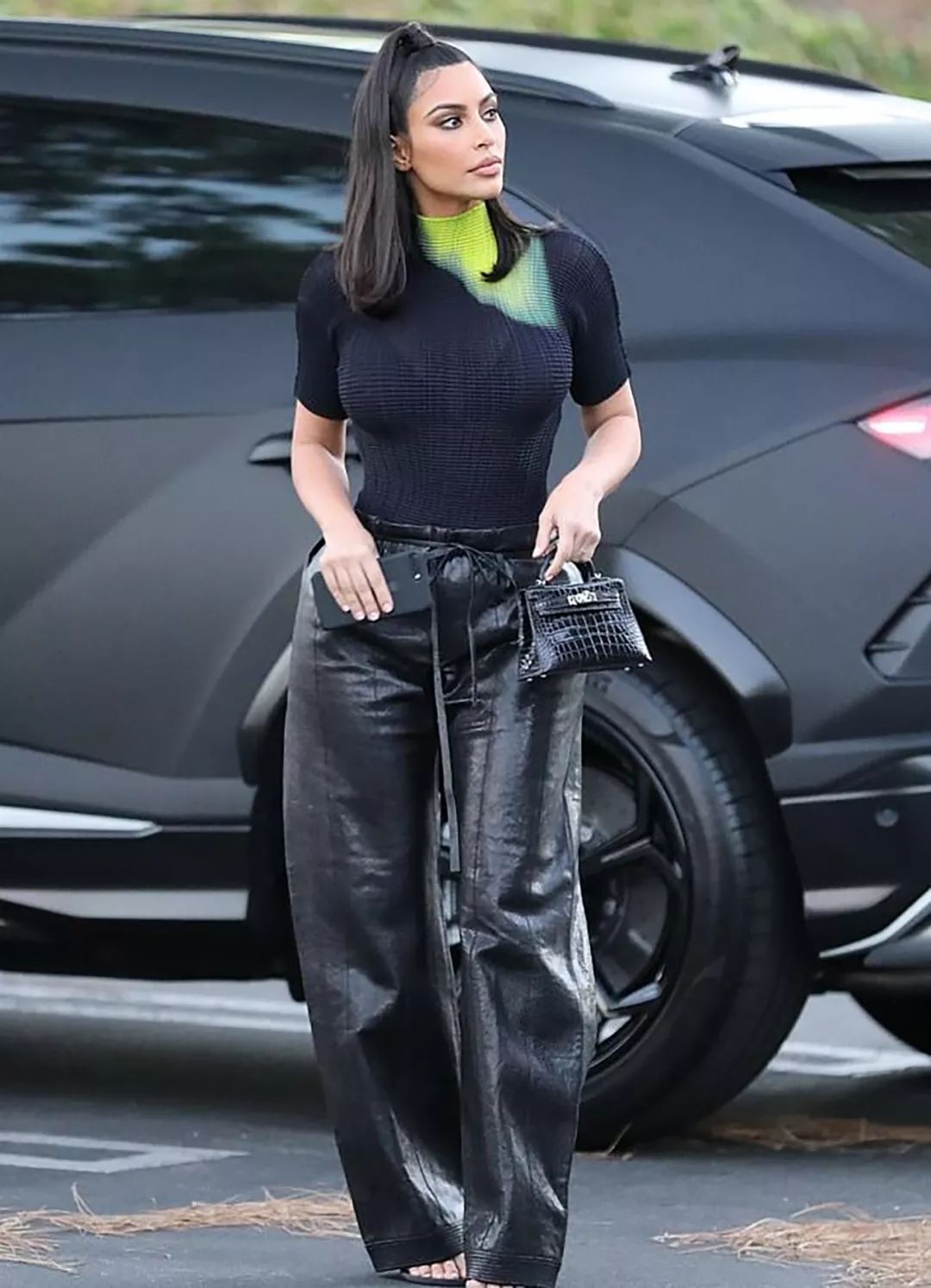 卡戴珊胯部为什么宽,卡戴珊胯宽吗