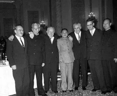 今天他115岁了,*小平邓**人生的40个瞬间