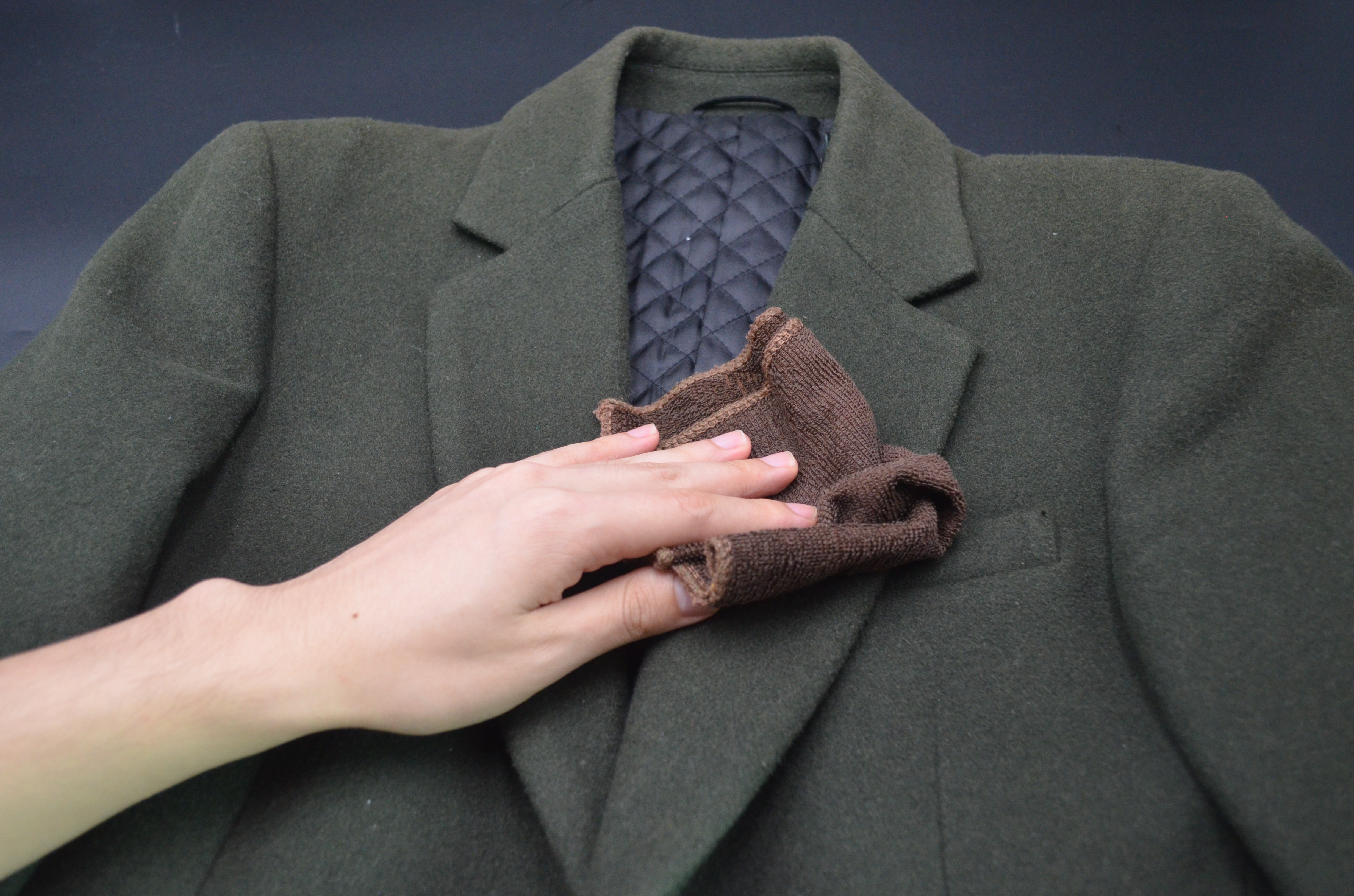 水洗毛呢大衣的正确清洗方法,毛呢大衣自己怎么洗像干洗过