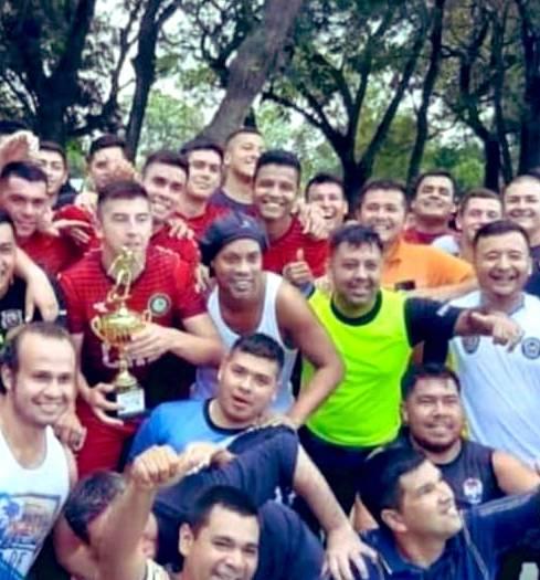 令人唏嘘39岁的小罗复出踢球,网红小罗为什么被关进监狱