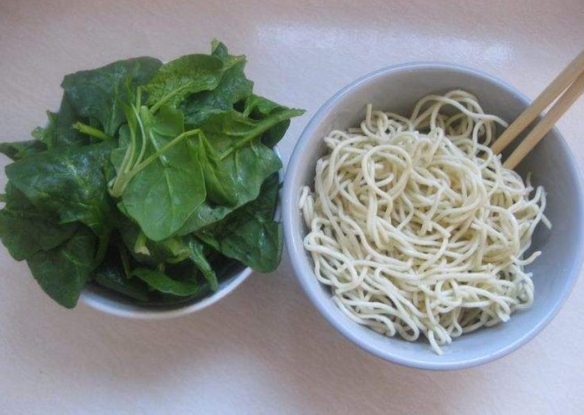 炒面怎么做不起坨不粘锅教你几招,炒面不成坨不粘锅的做法