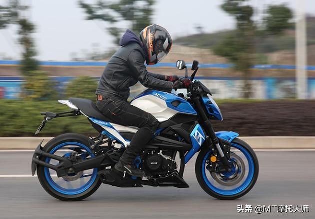 极速164km，百公里加速8.4S！这款250cc运动街车，配置高，动力强