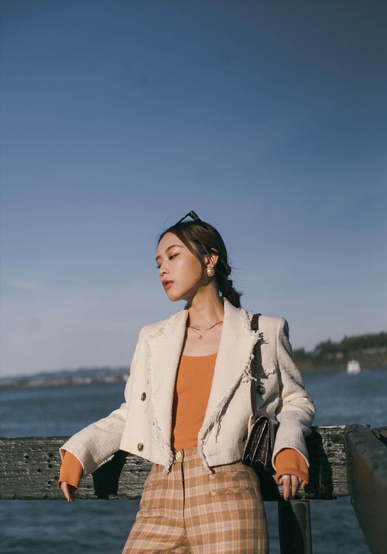 简约穿搭look时尚有品位,简约时尚的穿搭凸显女性慵懒气息