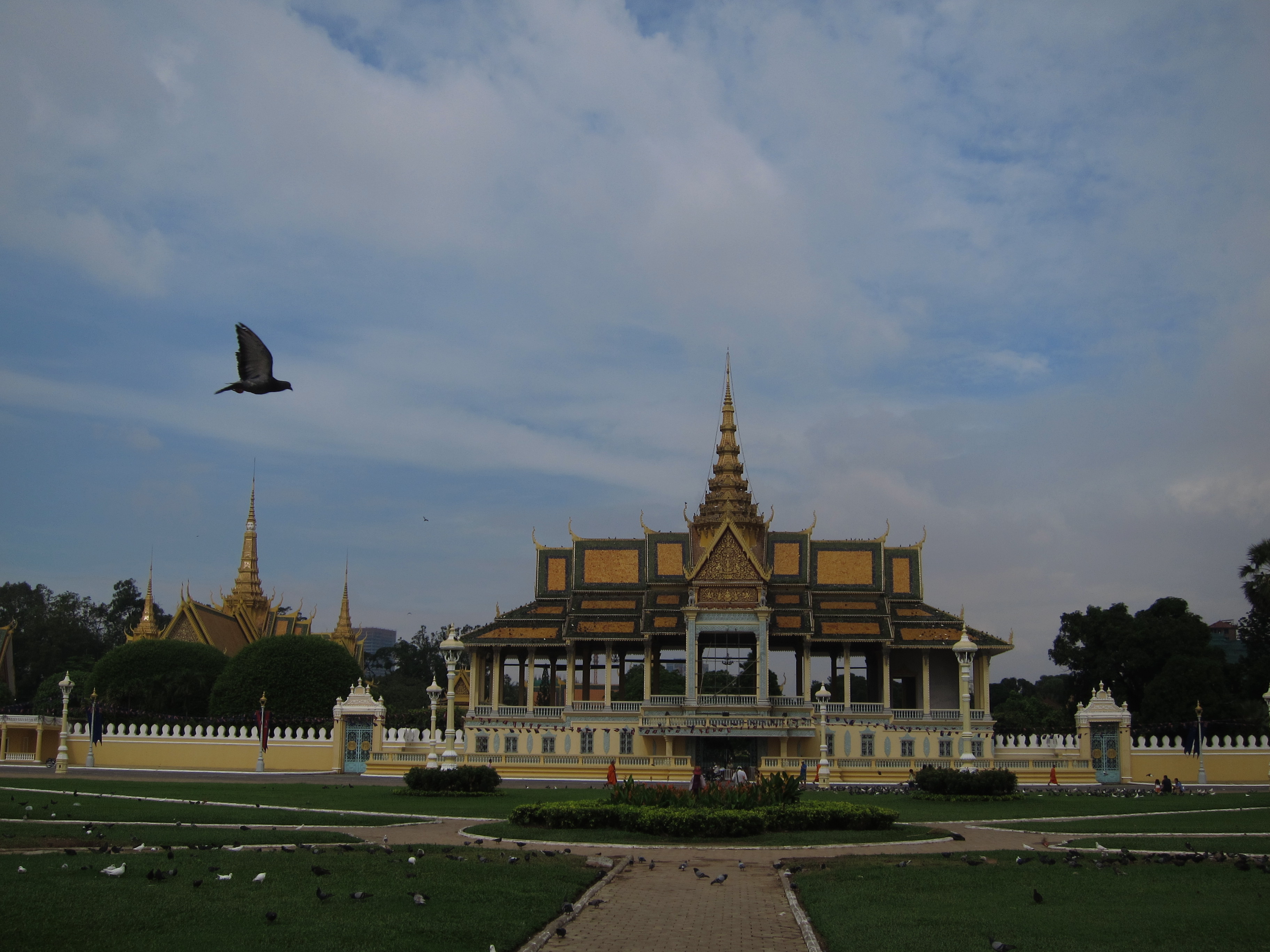 中国小伙在柬埔寨的视频,骑行去柬埔寨的小伙