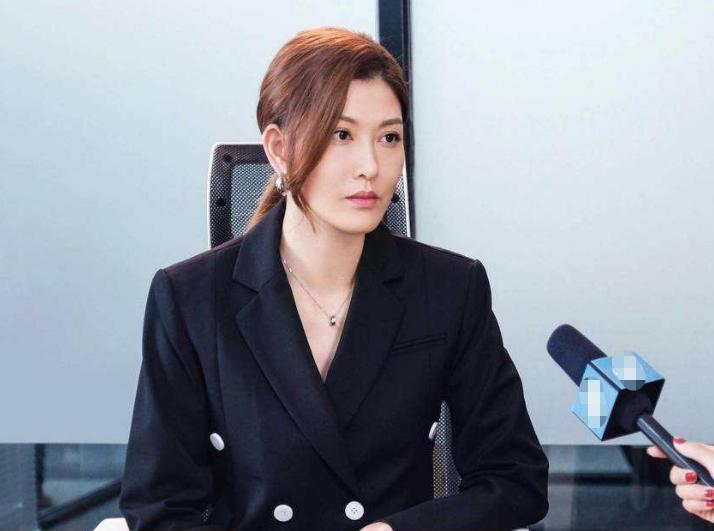 艾莉李彩桦闪婚闪离，看到她的身家，难怪放弃富豪丈夫赡养费