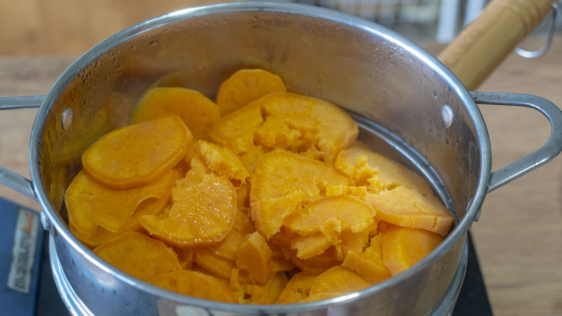 红薯发糕的简单做法不加酵母粉,红薯发糕做出来糯叽叽的