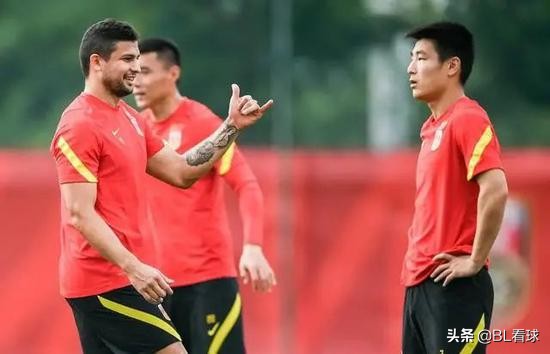 BL看球简讯6月15欧洲杯创纪录45米中场吊射