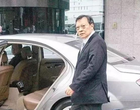 香港豪门“夺嫡”记：千亿遗产恩怨百年？全靠这4位“太子”硬撑