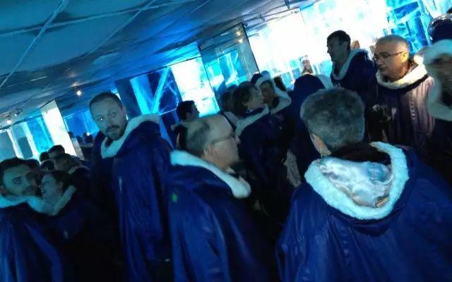 深夜除了晒烤串，还能晒太阳