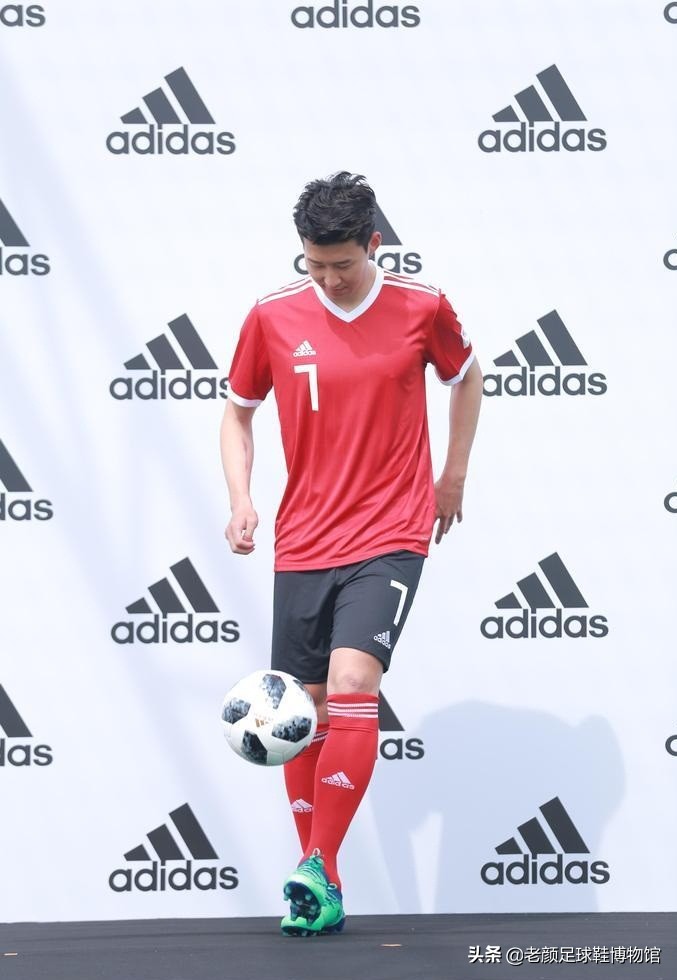 亚洲球王恶意蹬踏染红，除禁赛难逃父亲责罚，因为人性比足球重要