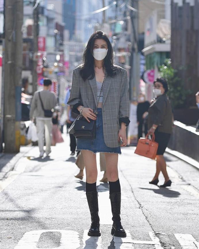 韩国女生ins西装搭配,看韩国美女街拍示范西装搭配