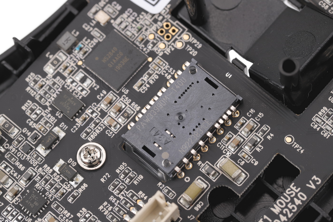 如何不挖洞实现鼠标超轻量化