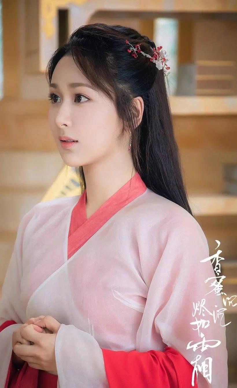 厚刘海和稀刘海哪个好看,厚刘海和八字刘海