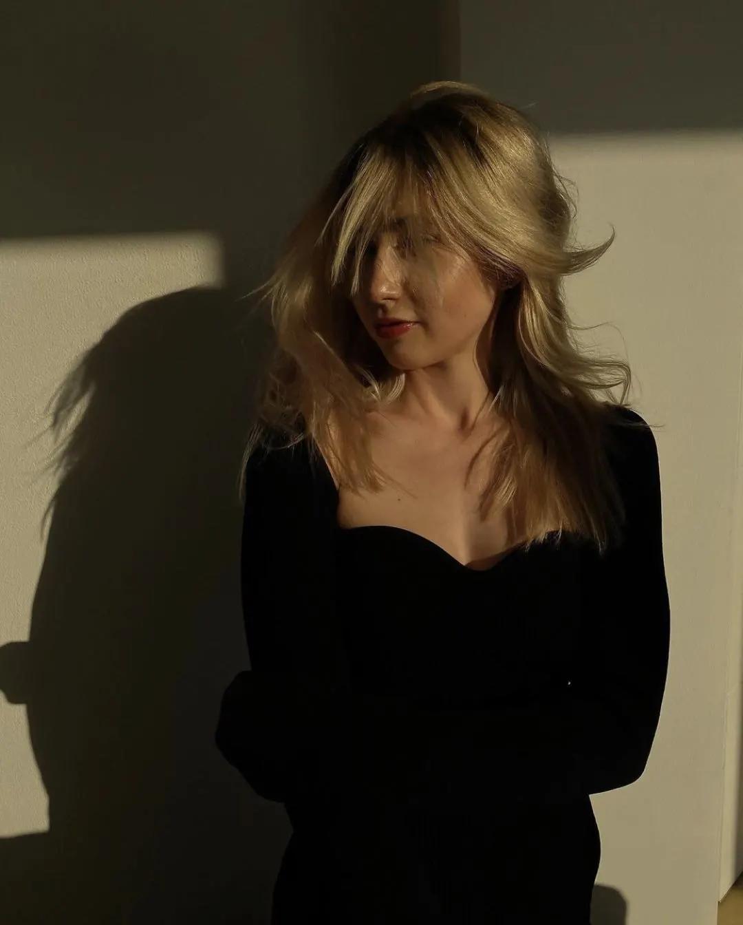 春天来了推荐一条成熟风的连衣裙,春季值得选择的几款连衣裙美到爆