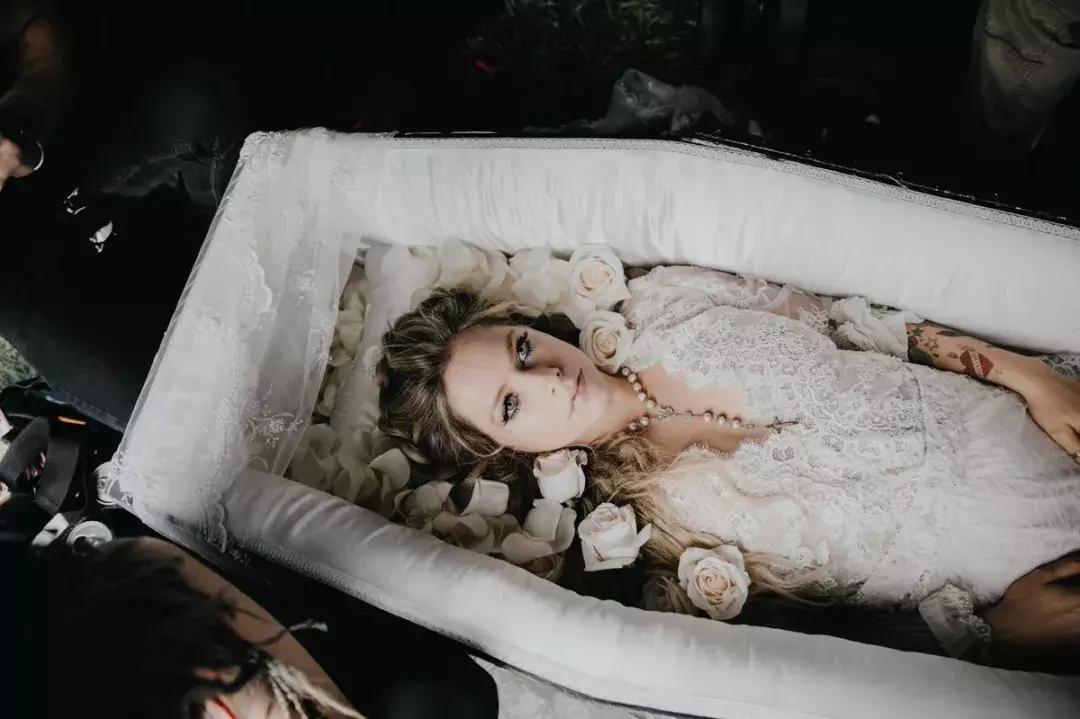 艾薇儿回归之作完整版,艾薇儿2019新歌