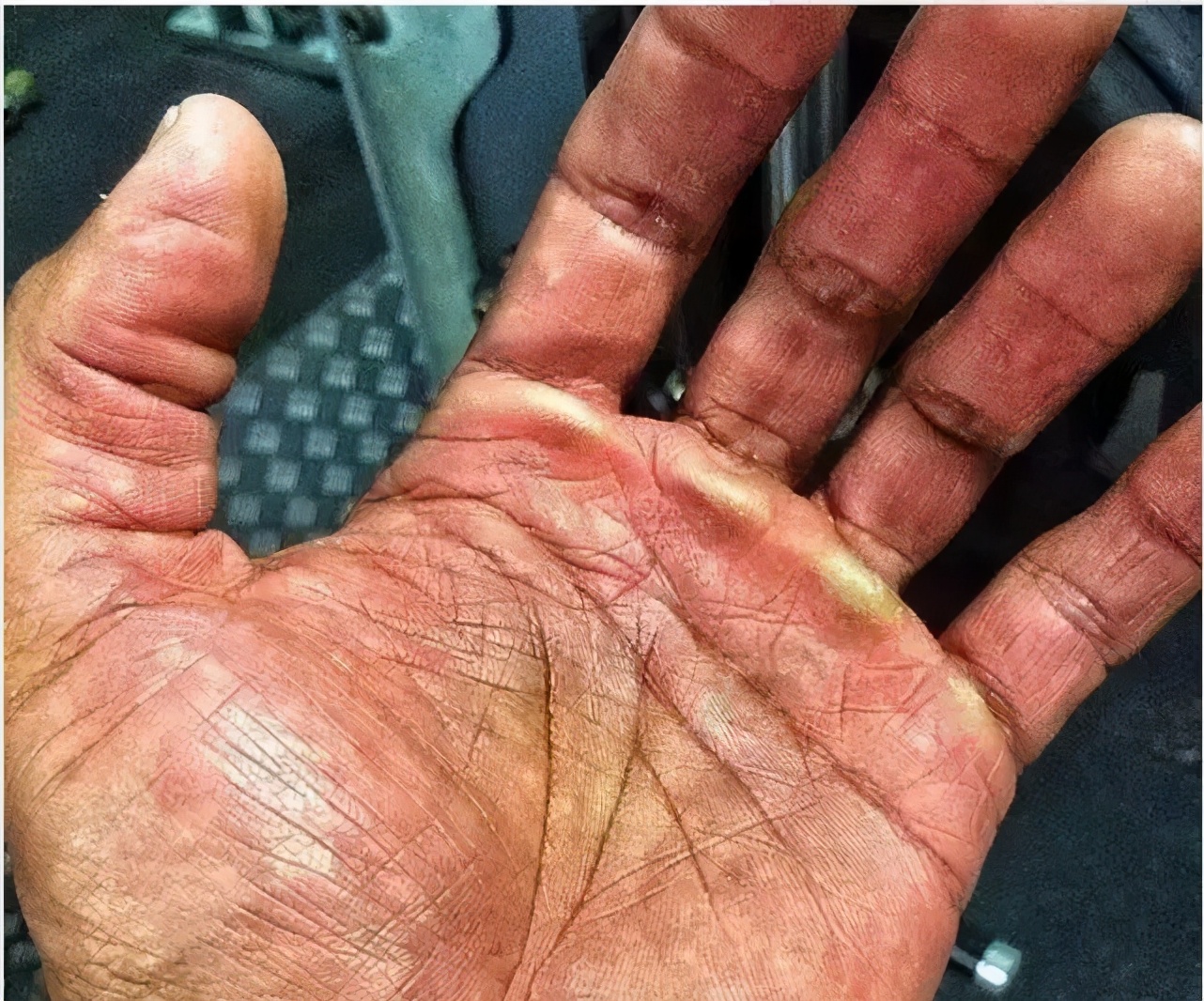 巨石强森母亲父亲多高,巨石强森父亲