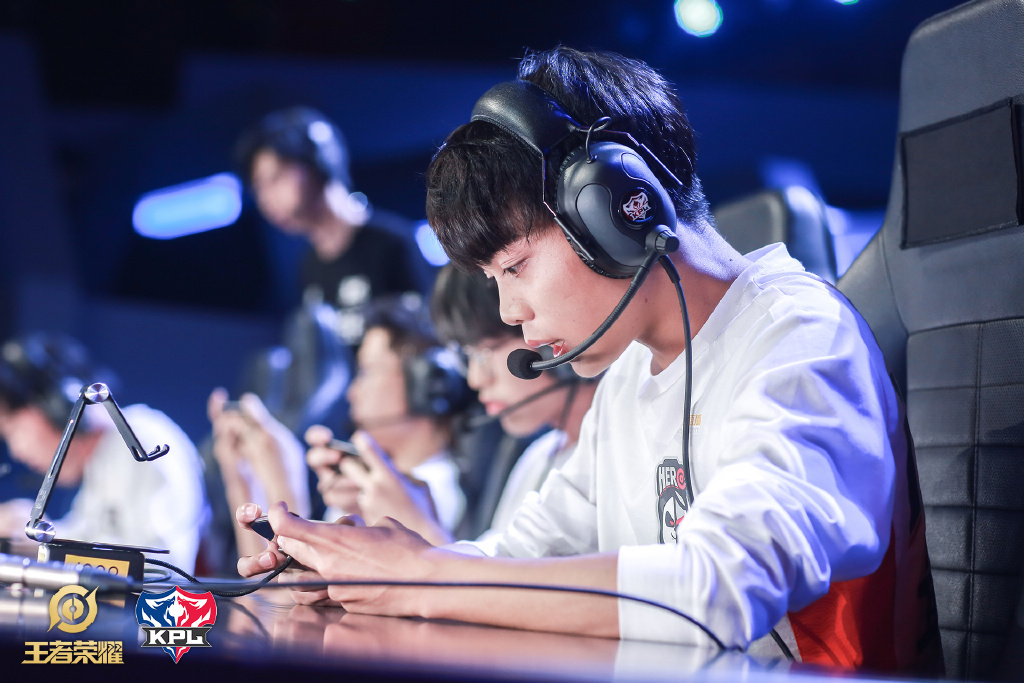 Hero久竞入驻比心APP开启青训，路人大神变成了香饽饽！