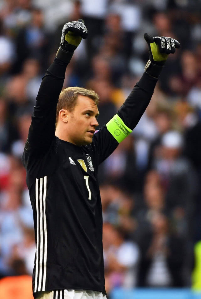 二十一世纪足坛十大门将，特尔施特根垫底，布冯榜首无悬念！