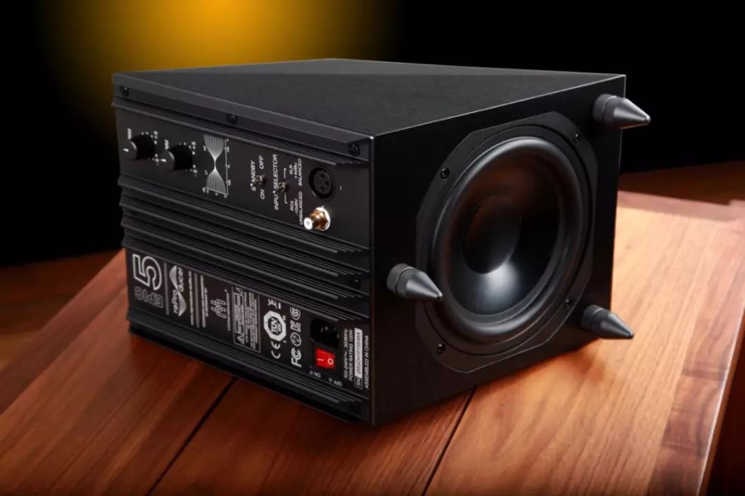 一个修理专业音响多人的德国人设计的reProducerEpic5音箱试用