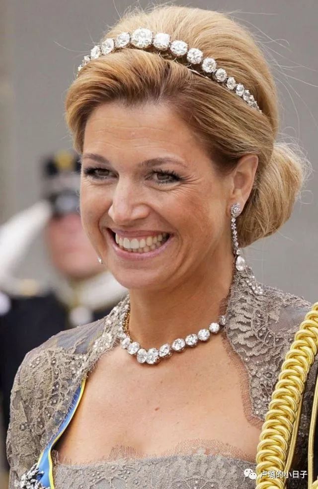 英国女王戴的超级超级珍贵的王冠,各国女王加冕皇冠图片