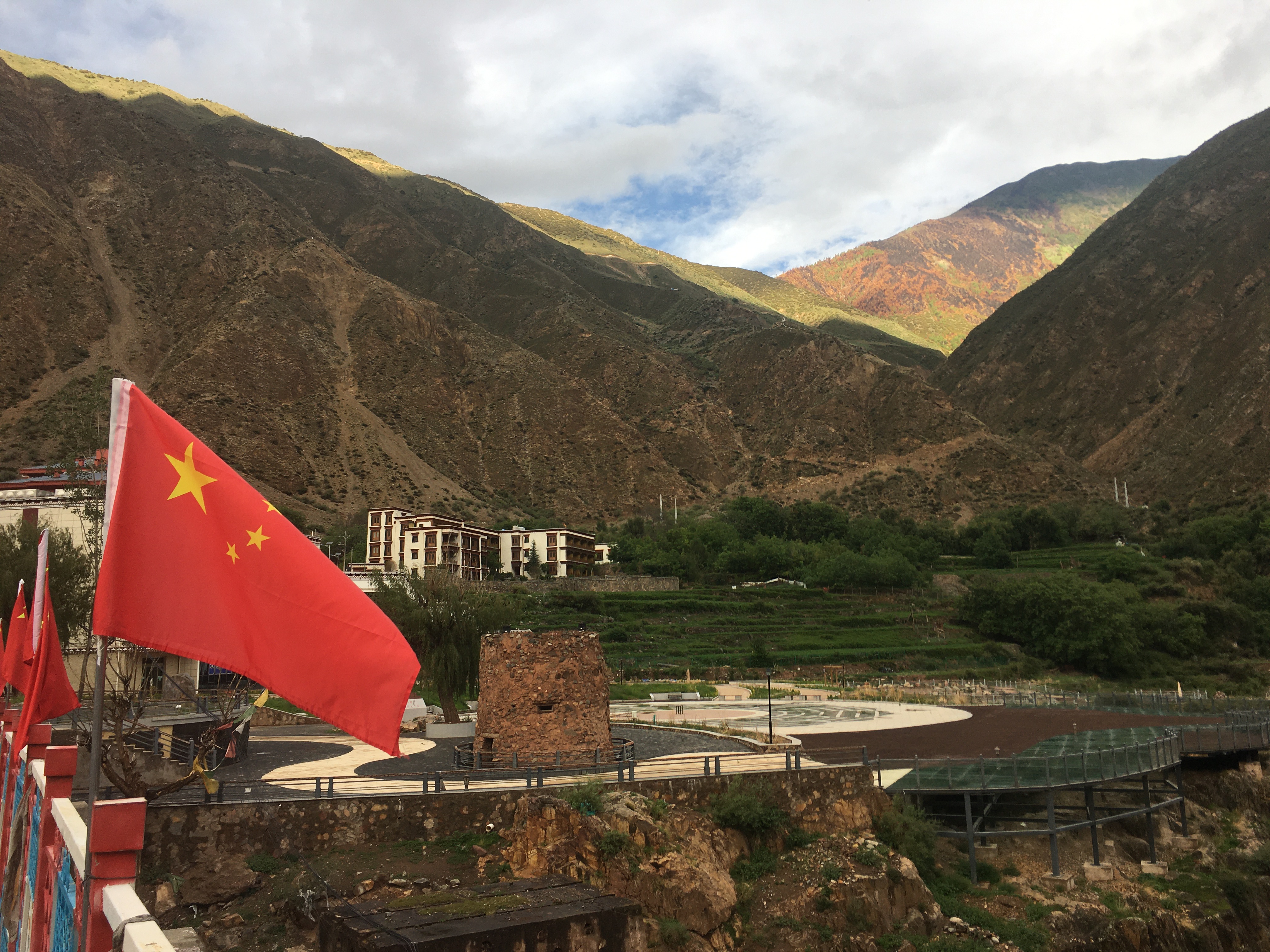 318川藏线自驾游别克,轿车可以自驾游西藏318川藏线