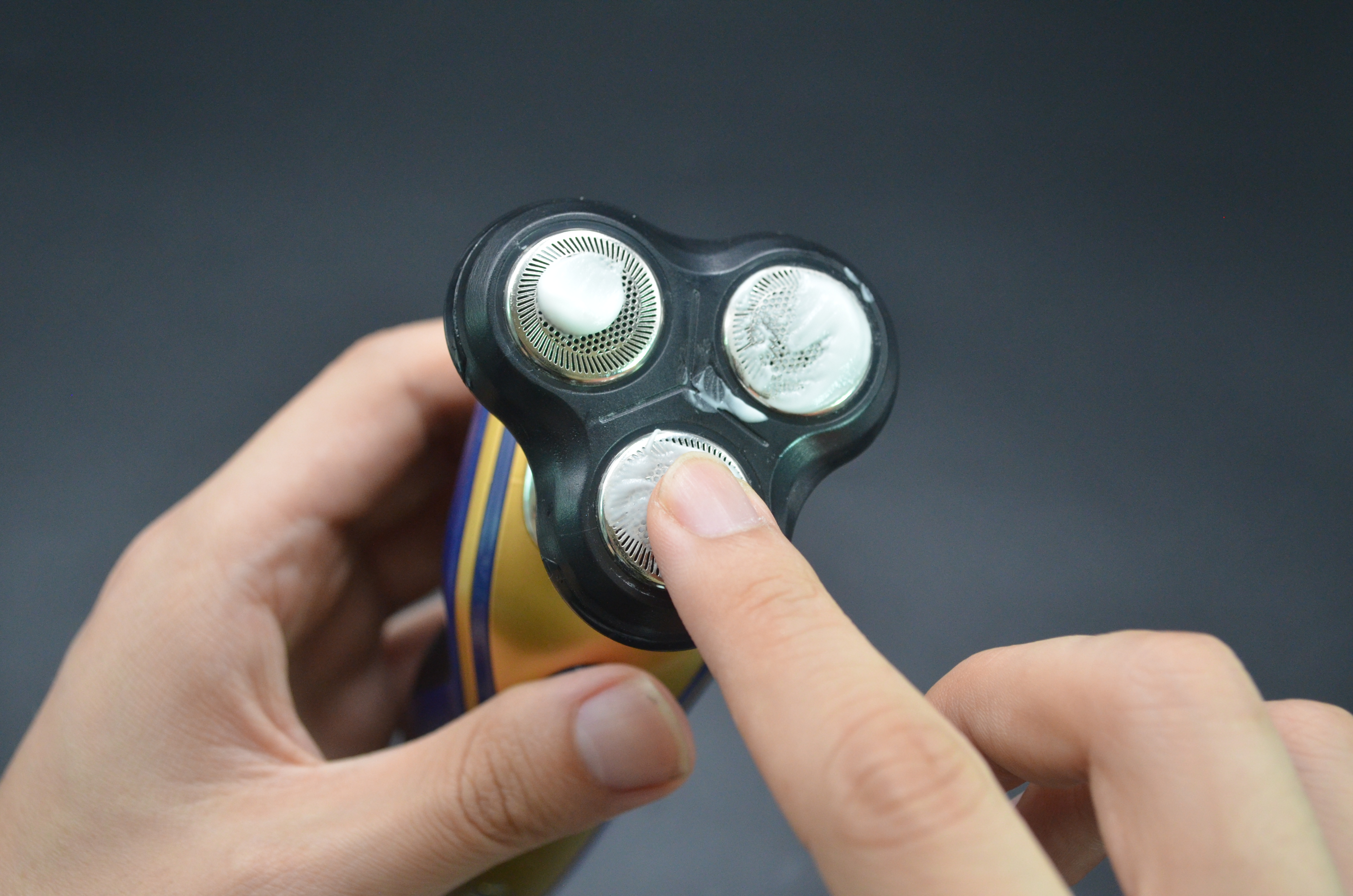 光头剃须神器钝了怎么办,剃须刀变钝不好用只需一张纸