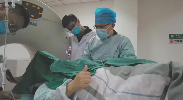 因为颈椎病，她连饺子都包不成