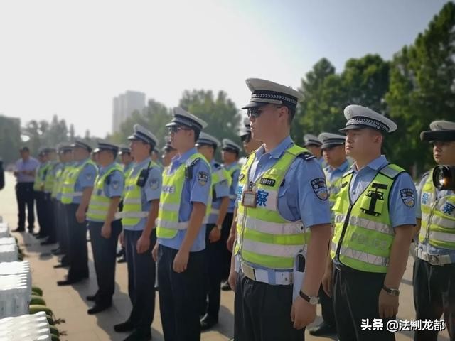 炎炎夏日送清凉关怀暖人心,炎炎夏日送清凉丝丝关爱入心田