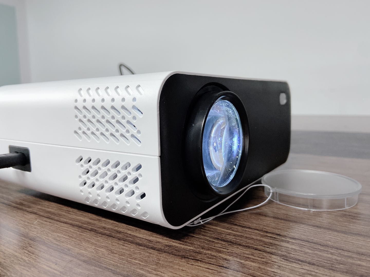 适合宅家看的投影仪推荐,高性价比家用投影仪推荐