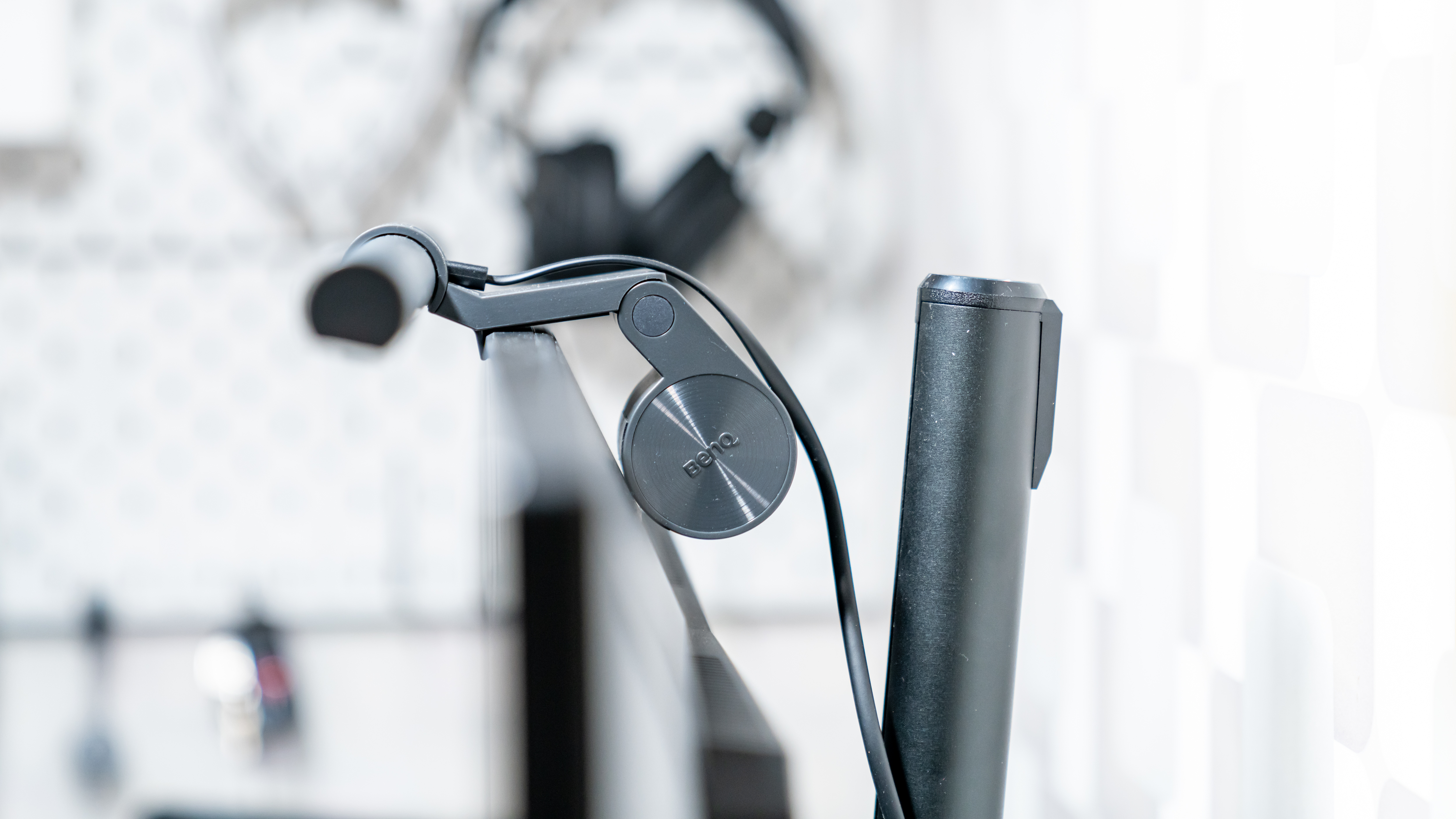 打造理想的居家办公环境:乐歌升降桌/台+明基灯具晒单