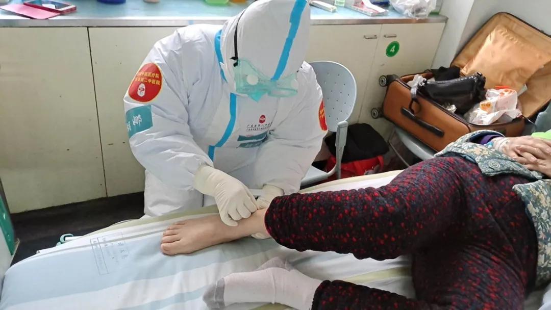 中医特色护理技术走红武汉战“疫”前线|一线日志