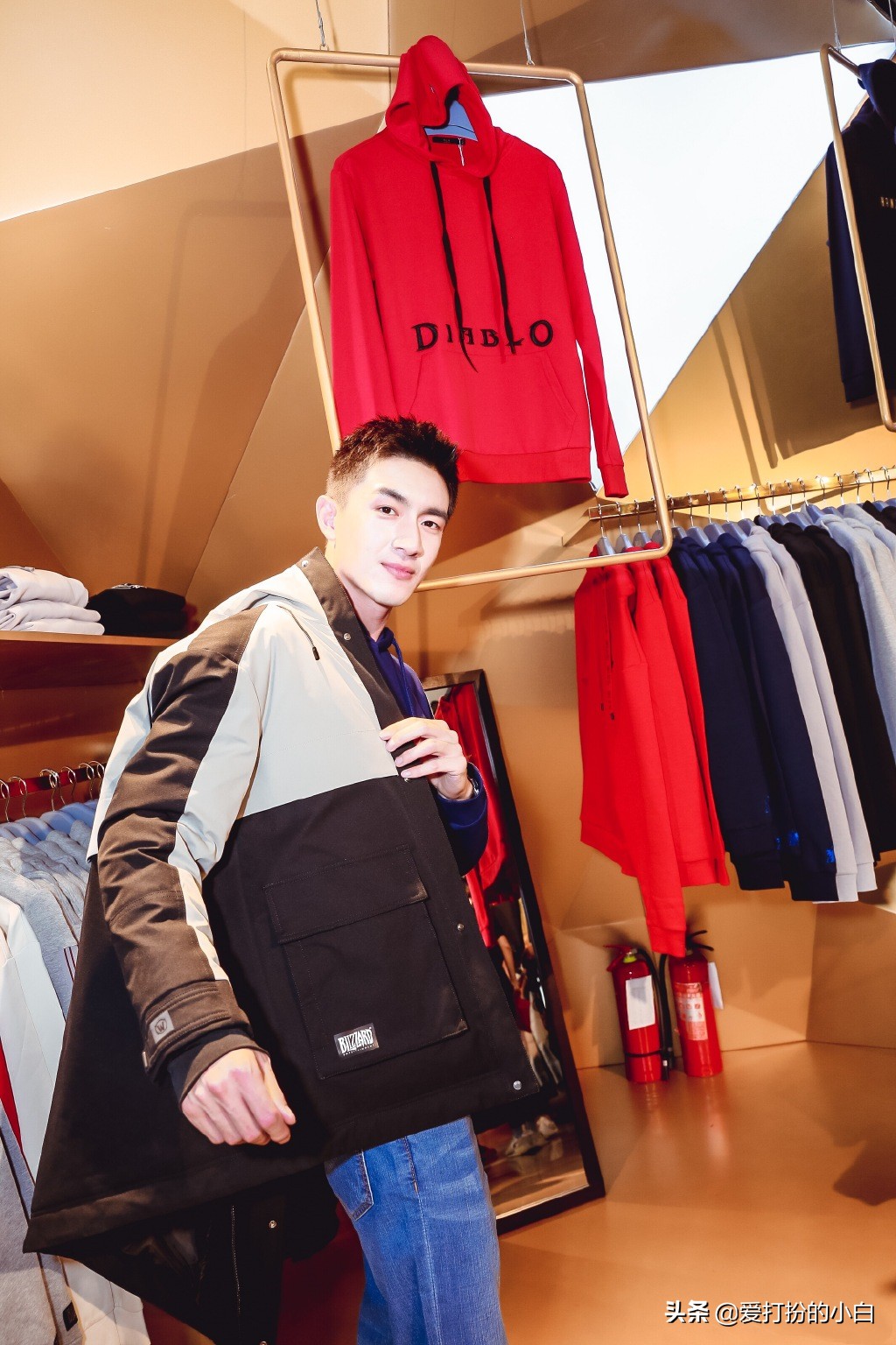 排队买加拿大鹅,鹅绒服十大名牌海澜之家