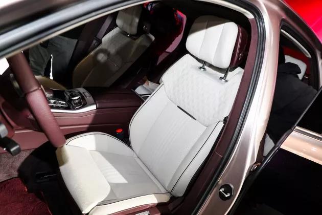 敢在人民大会堂开发布会的品牌看完我大写的服了