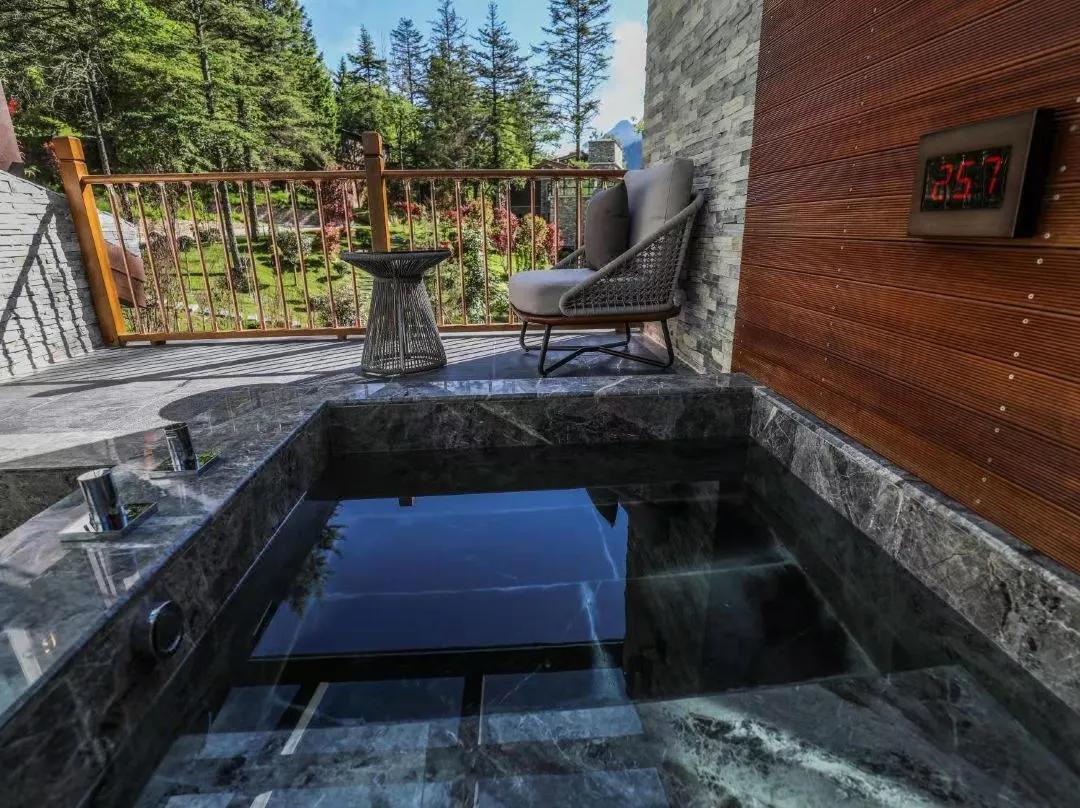 川西泡温泉看雪景,川西12月份最佳雪景泡温泉的地方