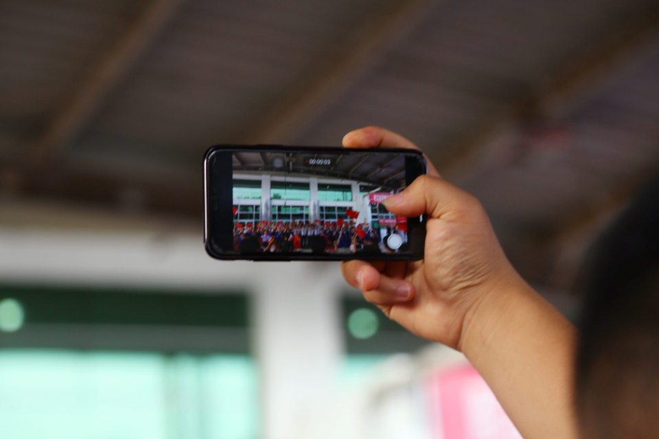 中甲第23轮：《中国万岁，我是护旗手》红动渭南火车站