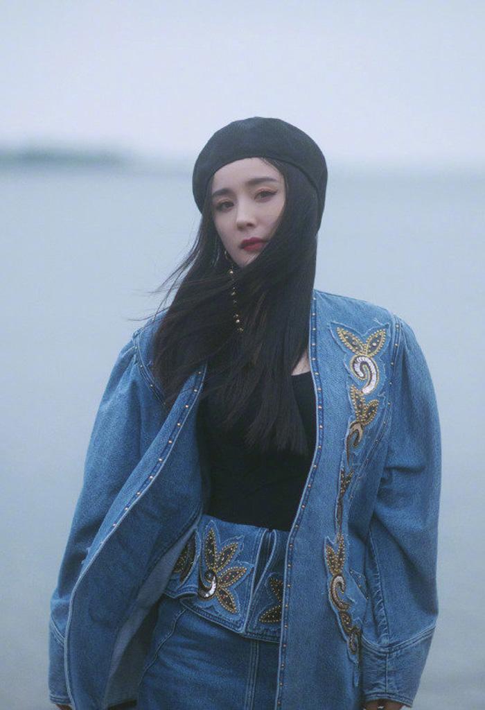 贝雷帽比较深怎么戴好看,戴贝雷帽该如何搭配