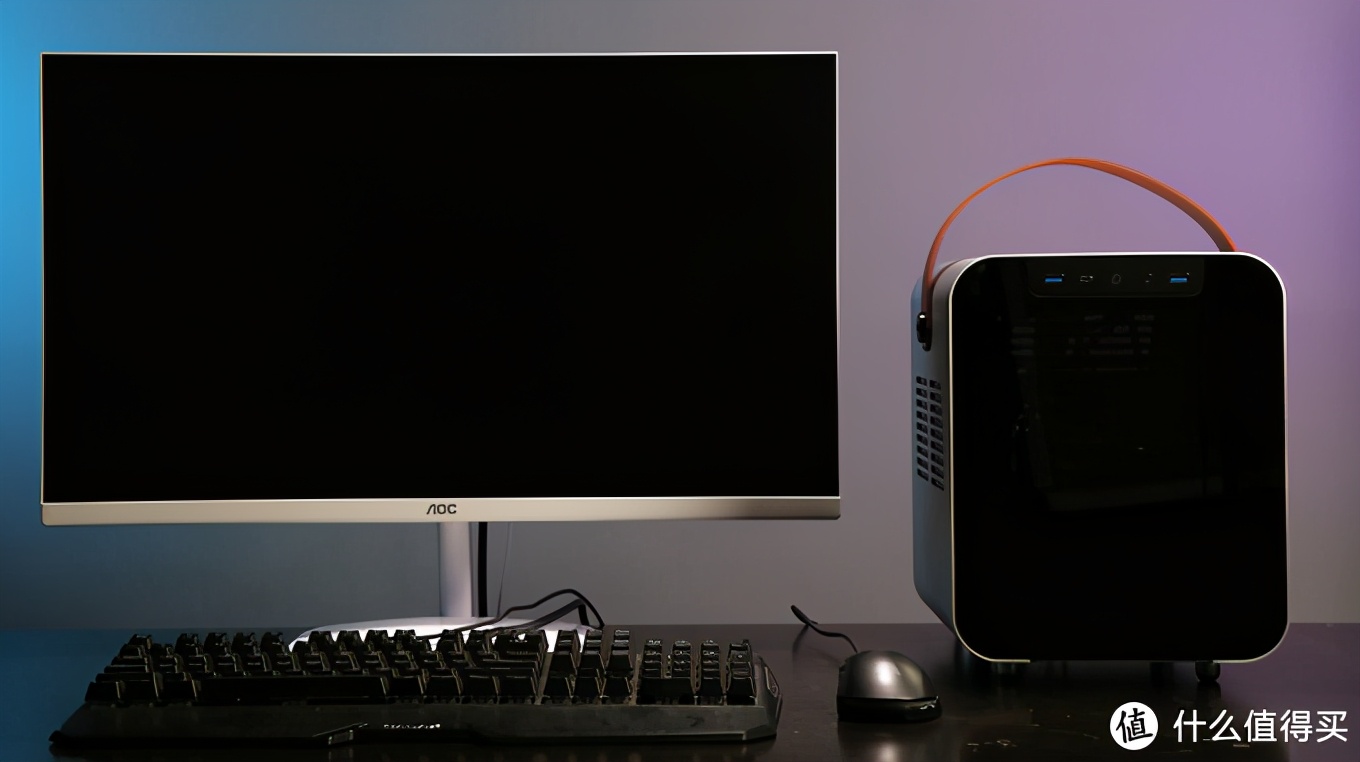 一台可以玩大型游戏的主机,可以拎起来的电脑主机