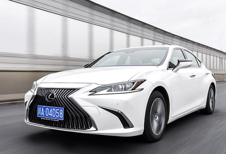 29万“低配”的雷克萨斯ES200值吗？车主开半年后，一肚子话要说