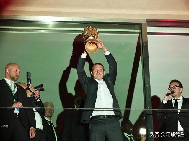 赋闲半年后“足球上帝”叶落归根，前德甲+德乙金靴为升级助力