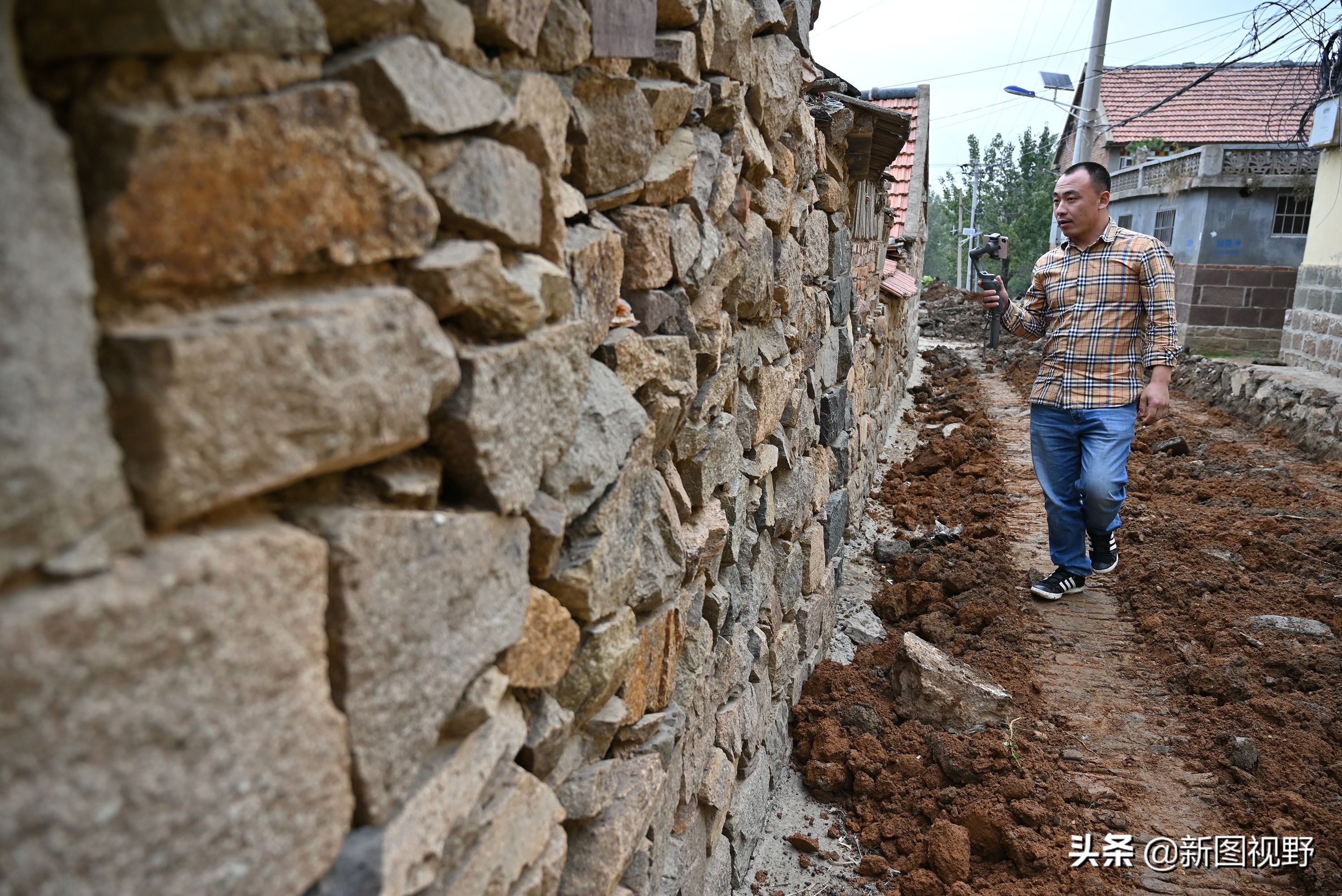 男子拍短视频赚70万,男子回乡创业视频