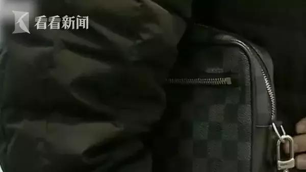 lv包掉漆严重专柜不给换,lv包质量有问题商家不认