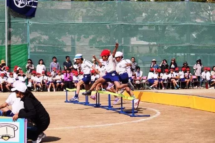 日本对孩子的教育真实面目,日本人残酷的对待孩子