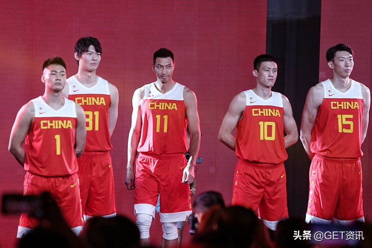 中国男篮新帅曝光,中国男篮全新战袍视频