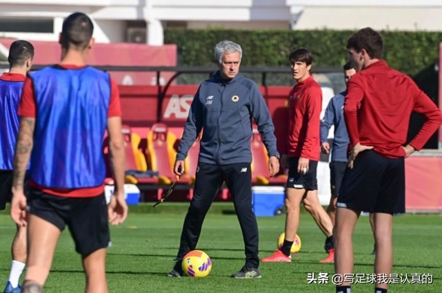 穆里尼奥兑现承诺送鞋,穆里尼奥给吉安一双800欧新鞋